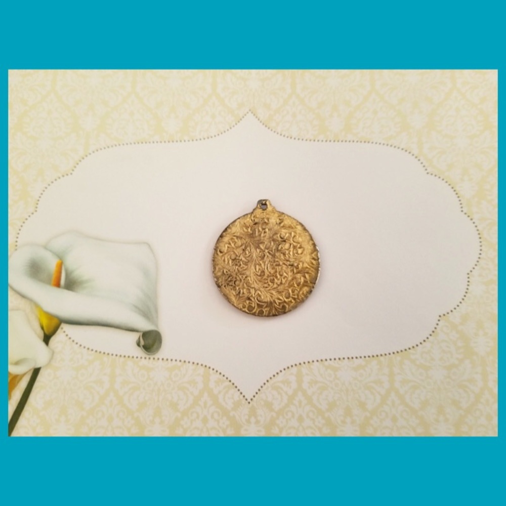 Vintage St Barbara Catholic Religious Gold Tone Medal Medallion Charm Pendant - Picture 8 of 8